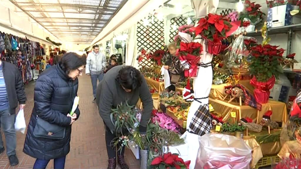 Parada de Flors a la Fira de Nadal i Reis de la via Júlia de Barcelona
